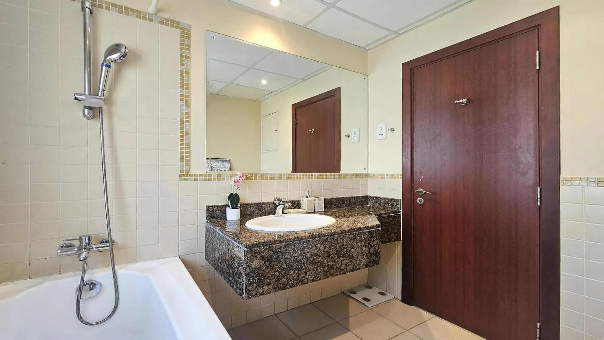 Apartment Elegant 1 Bhk In Jbr Near Beach By Truebleu Vacation Homes Dubai